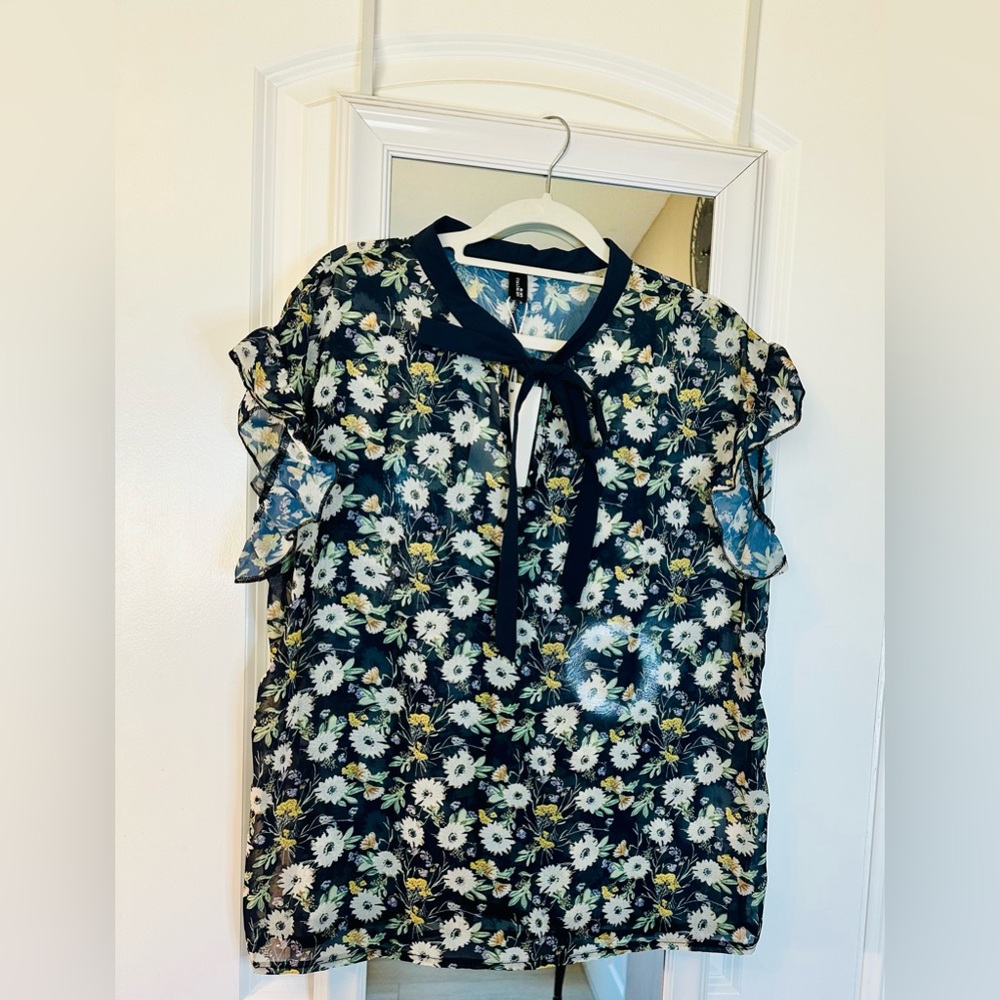 NWT BloomChic Floral Ruffle Top - Navy